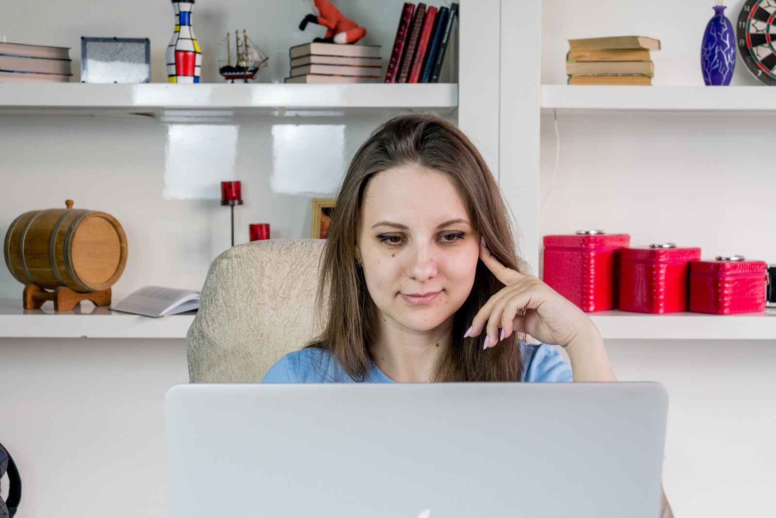 Should you delete pictures of your ex? Probably... - Poke Match